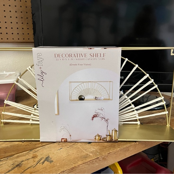 Decerative Wall Shelf - Picture 7 of 7